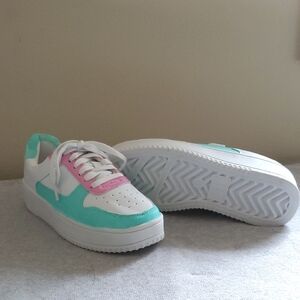Memory Foam Tennis Shoes with Pink and Teal Accents